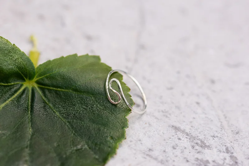 modern promise rings -Sterling Silver Spiral Ring Size 8