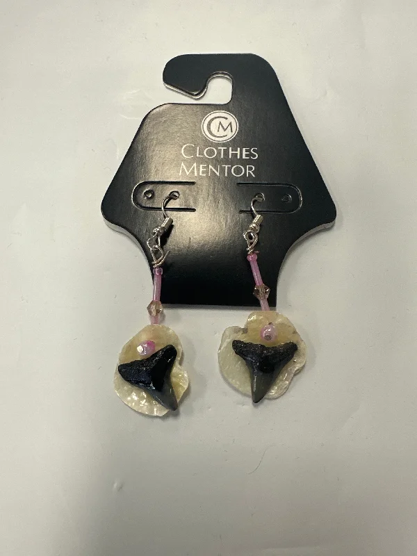 luxurious pearl drop earrings -Earrings Dangle/drop By Clothes Mentor