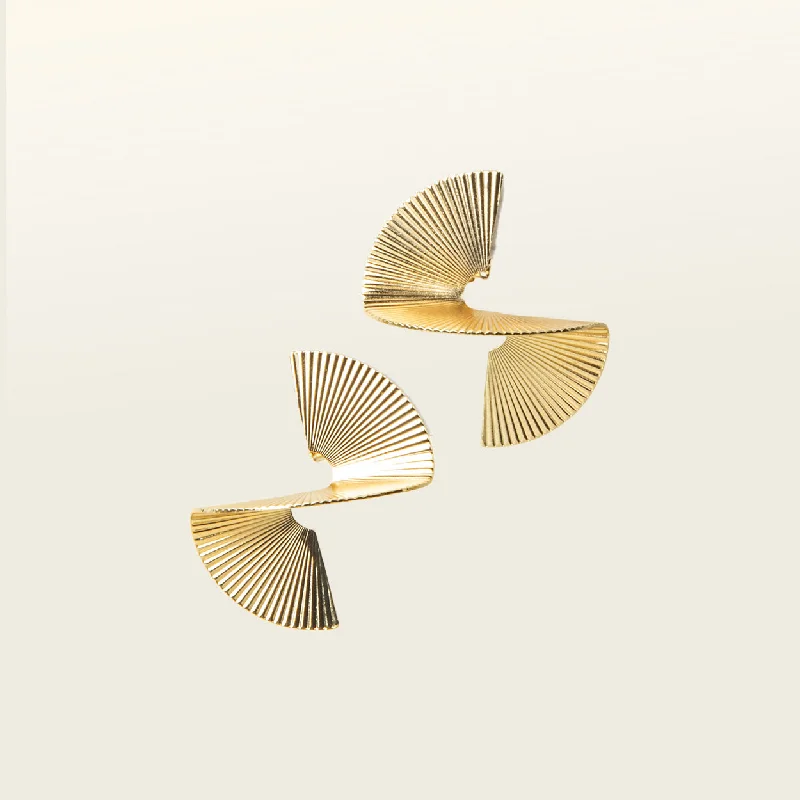 big statement earrings for women -Ribbed Swirl Clip On Earrings in Gold